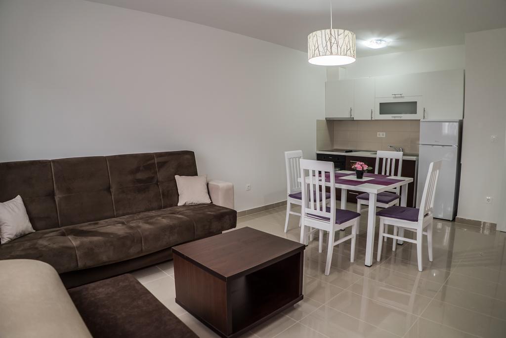 Apartments Malina Vir Bagian luar foto