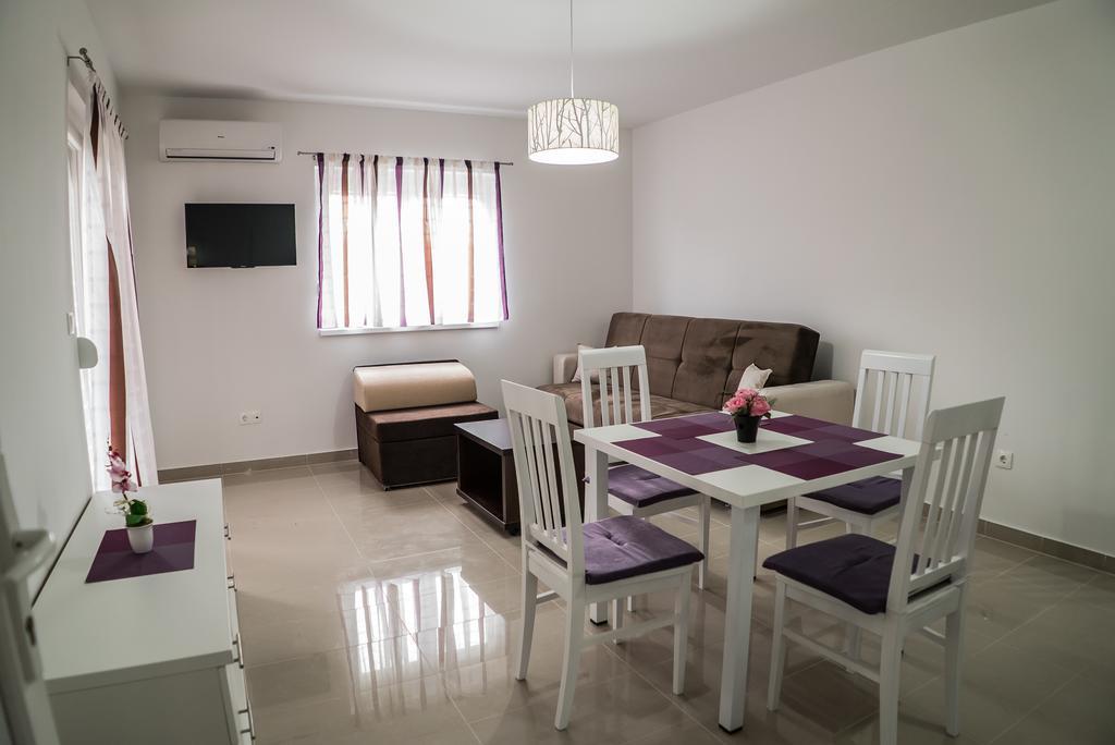 Apartments Malina Vir Bagian luar foto