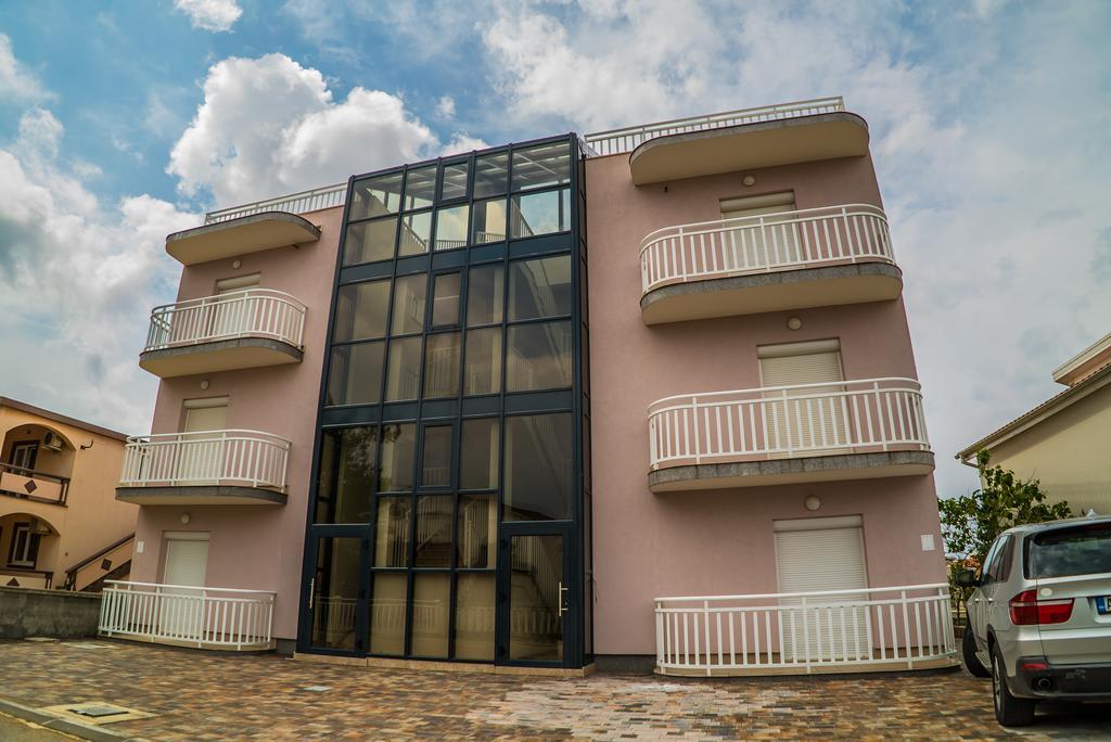 Apartments Malina Vir Bagian luar foto